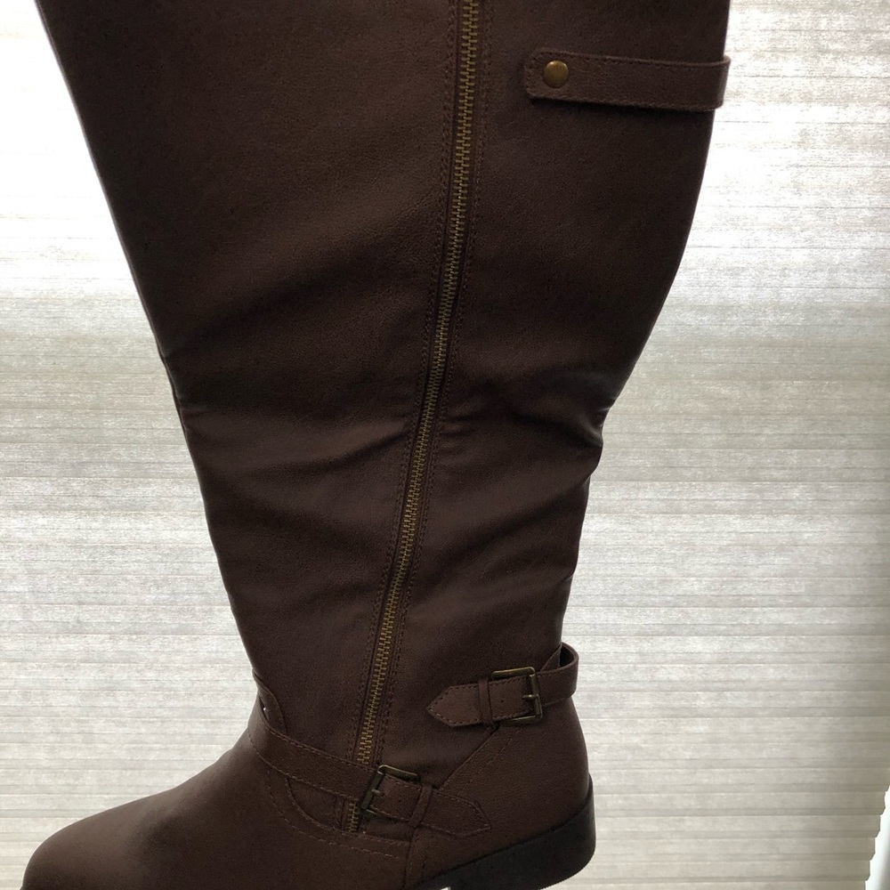 Brash woman’s Knee boots Size 13w